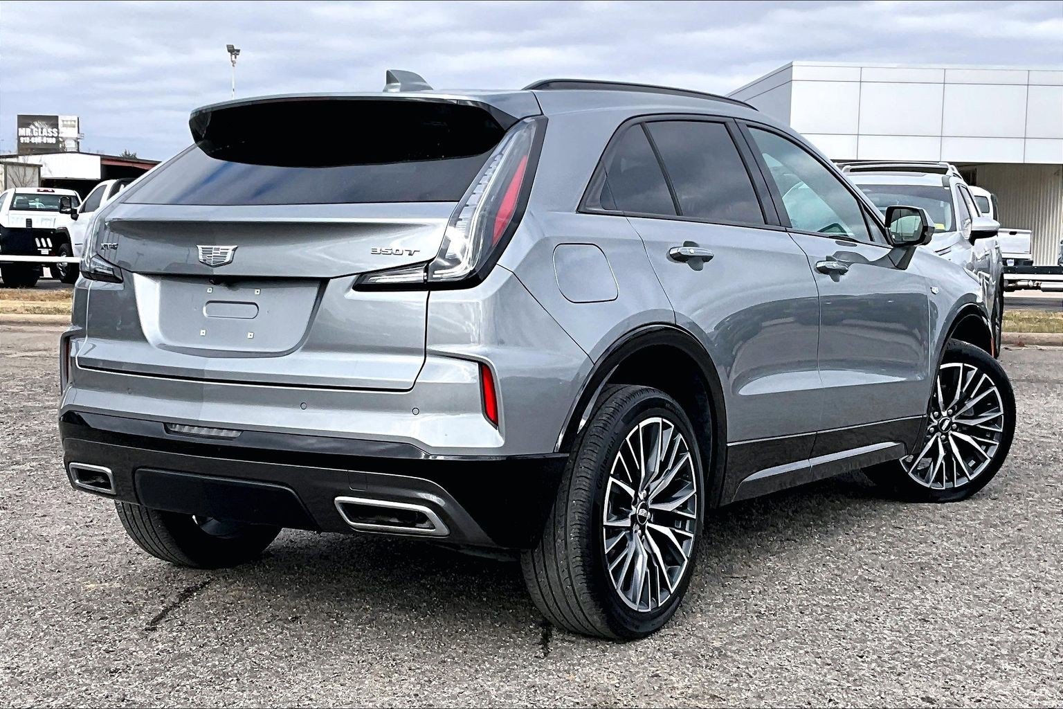 Used 2024 Cadillac XT4 Sport image 2