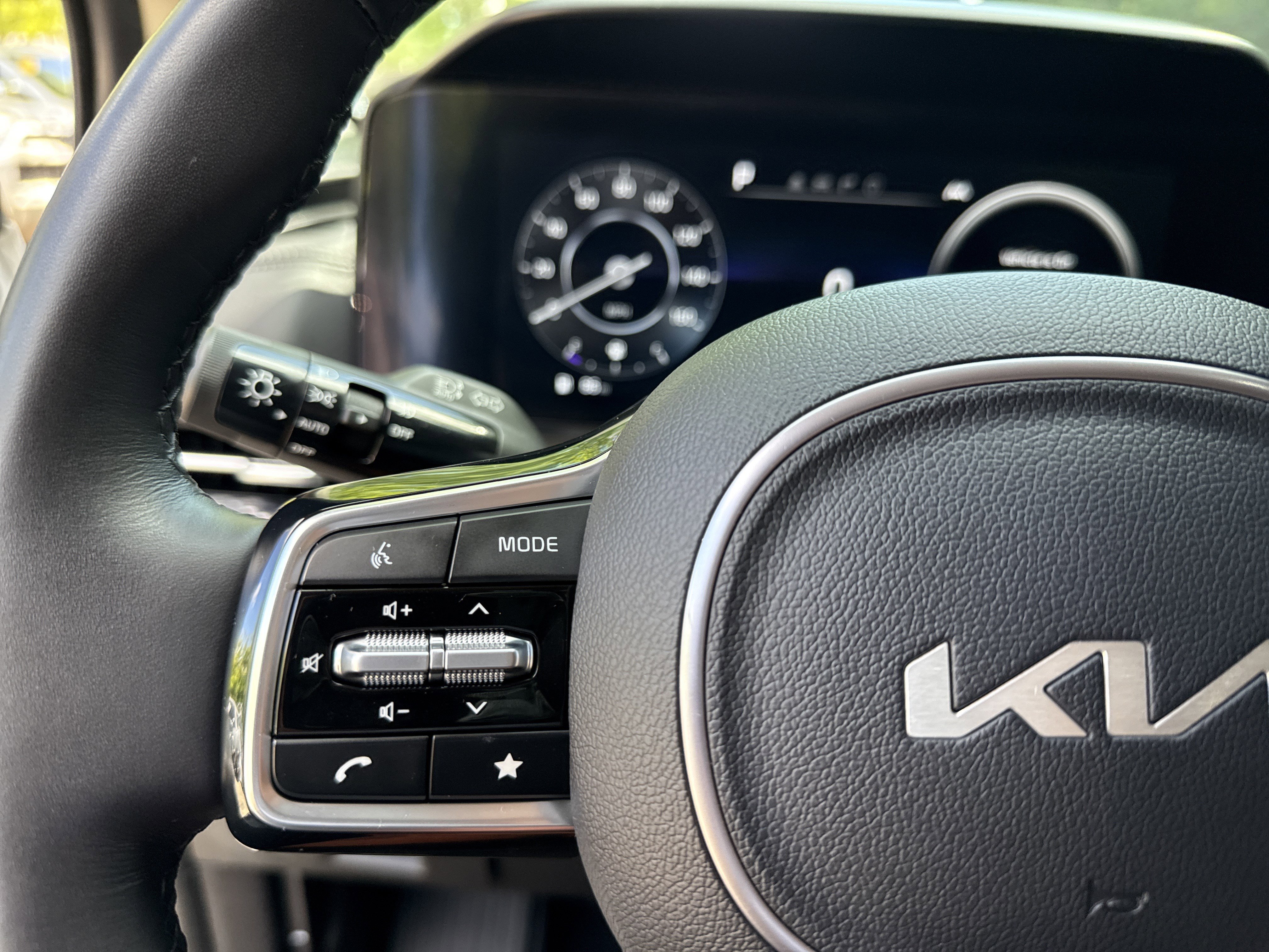 Used 2024 Kia Carnival SX Prestige image 25