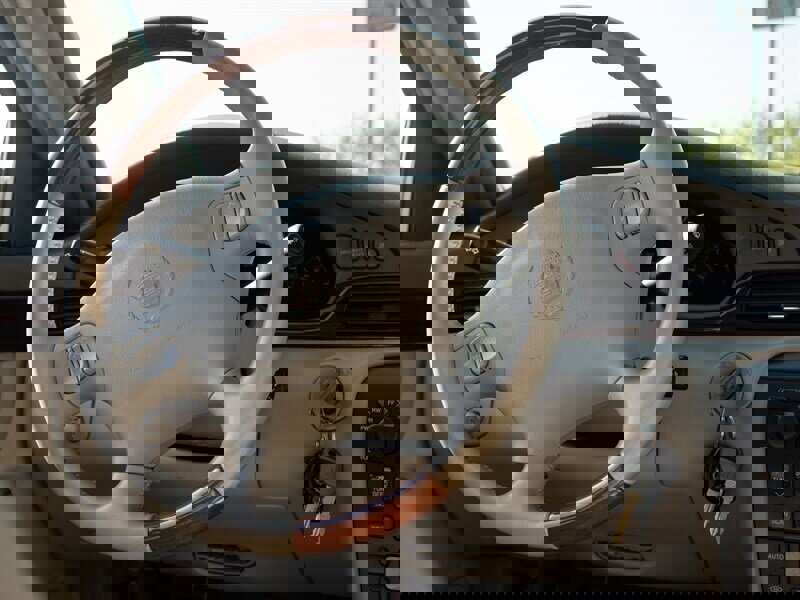 Used 1999 Cadillac Seville SLS w/ Personalization Pkg image 28