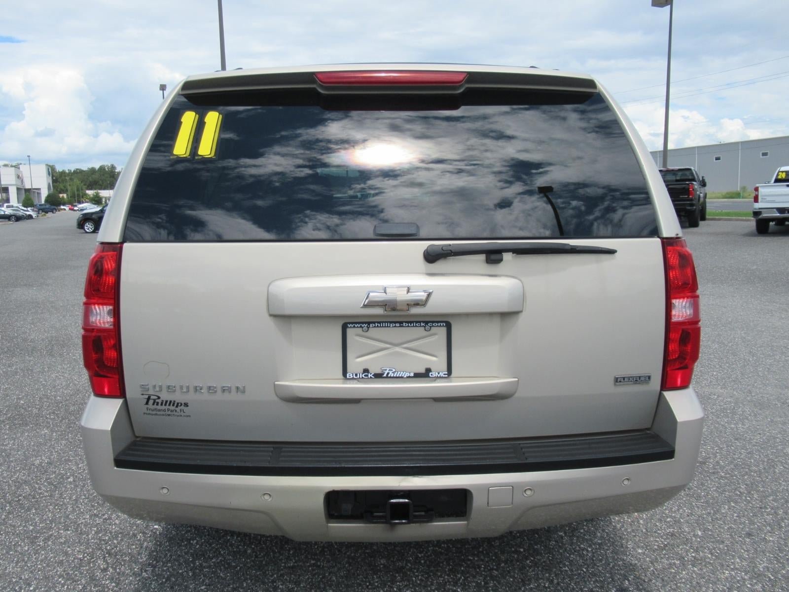 Used 2011 Chevrolet Suburban LT RWD image 6