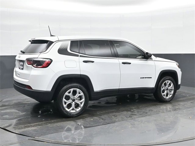 Used 2025 Jeep Compass Sport w/ Mopar Graphics Package image 4