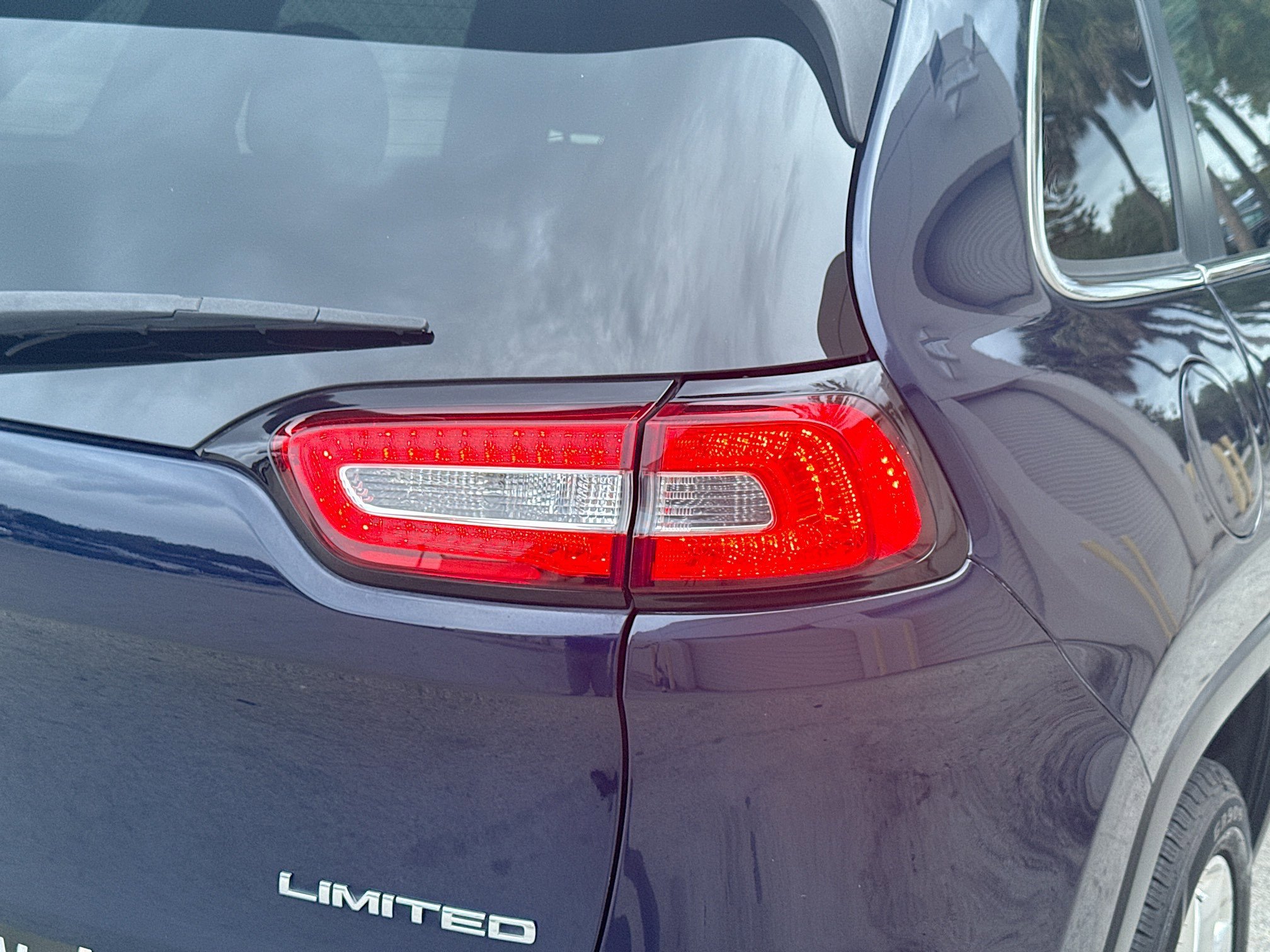 Used 2016 Jeep Cherokee Limited image 25