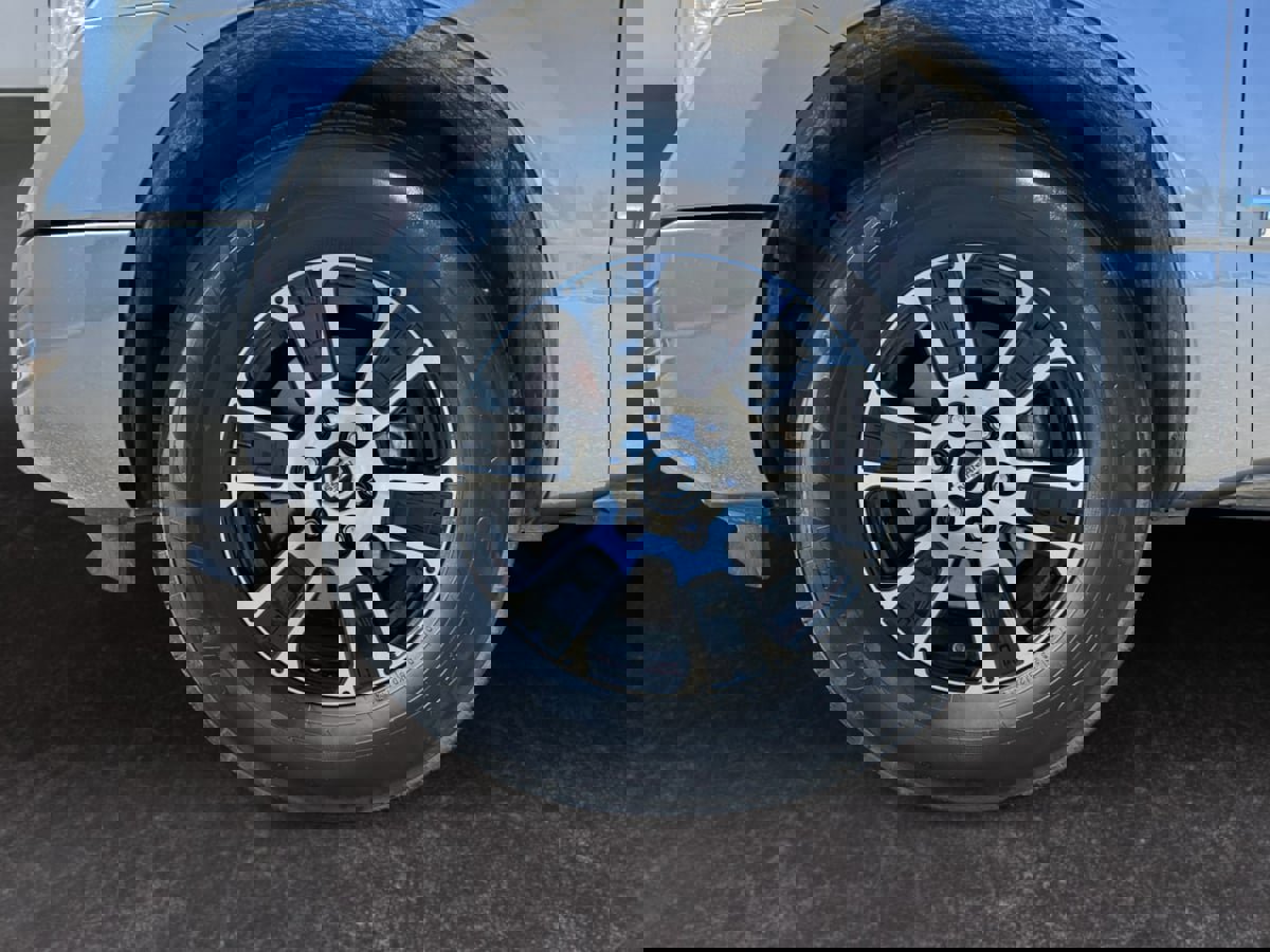 Used 2021 Nissan Titan SV w/ SV Convenience Package image 9