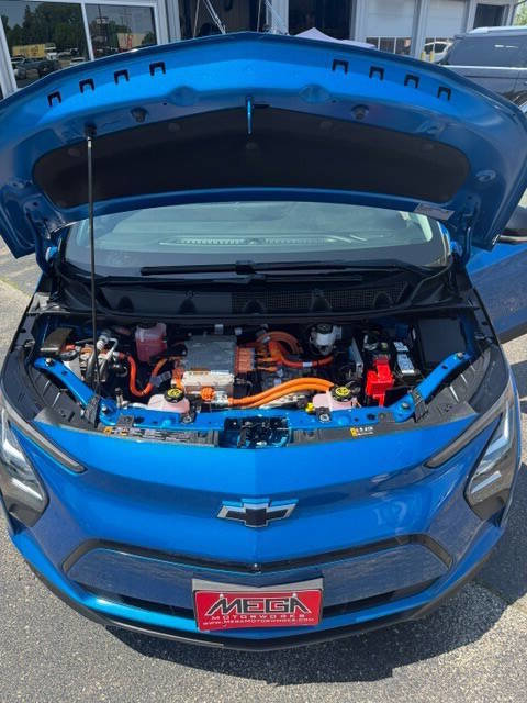 Used 2022 Chevrolet Bolt LT w/ Infotainment Package FWD image 15