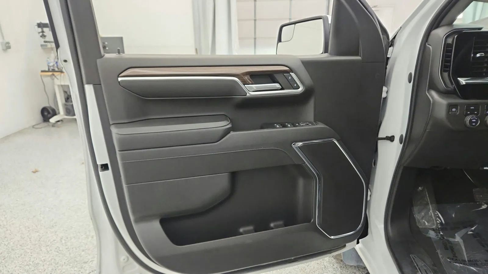 Used 2023 Chevrolet Silverado 1500 LT image 26