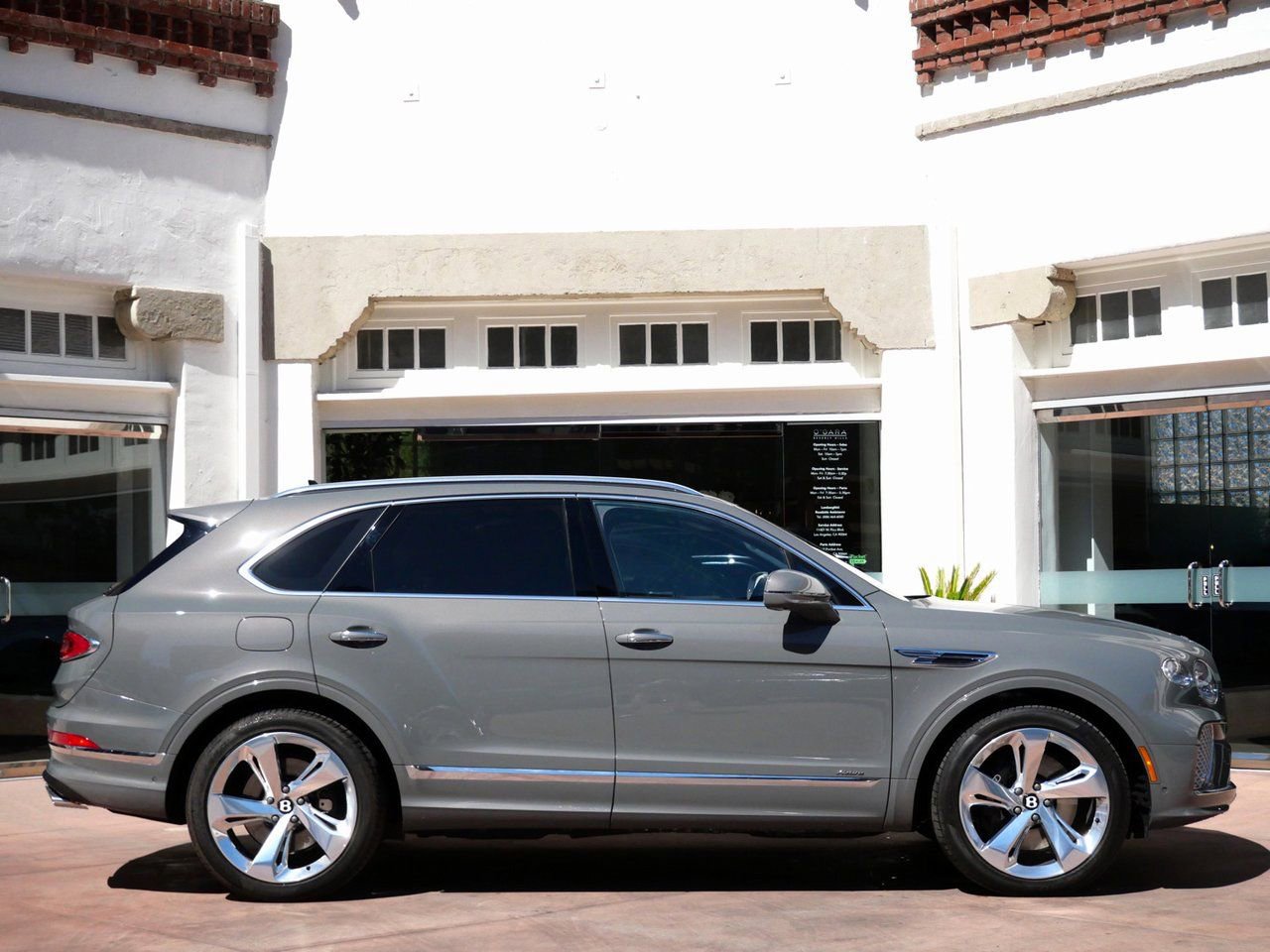 Used 2025 Bentley Bentayga AWD/4WD image 5