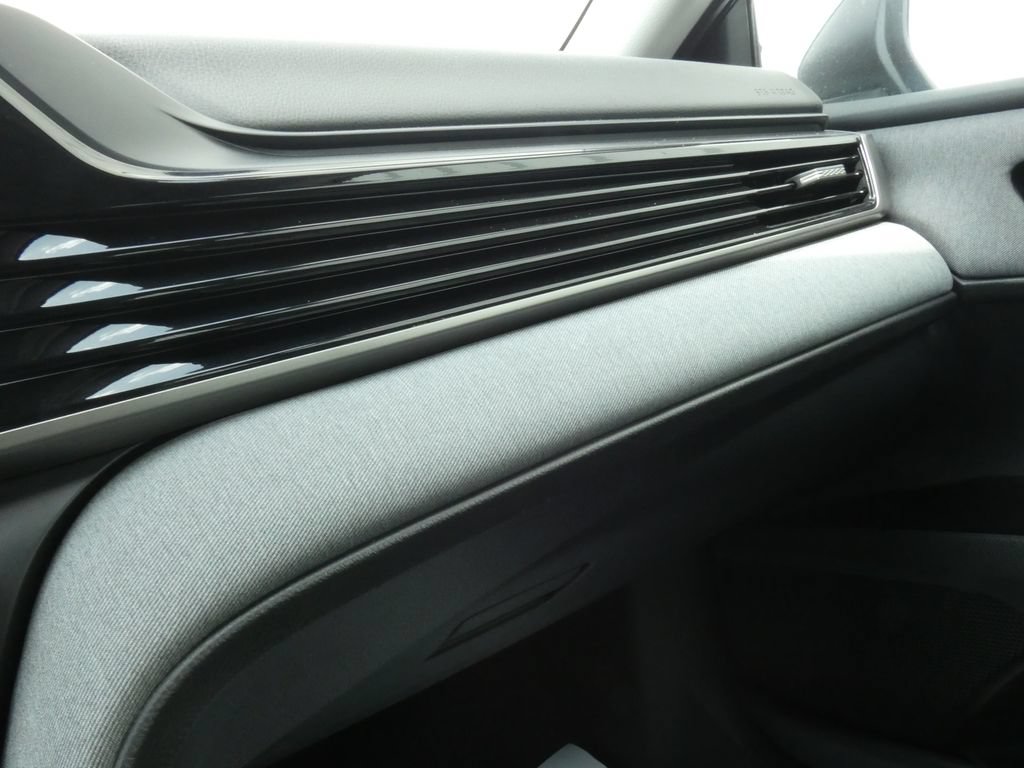 Used 2025 Toyota Camry LE FWD image 23
