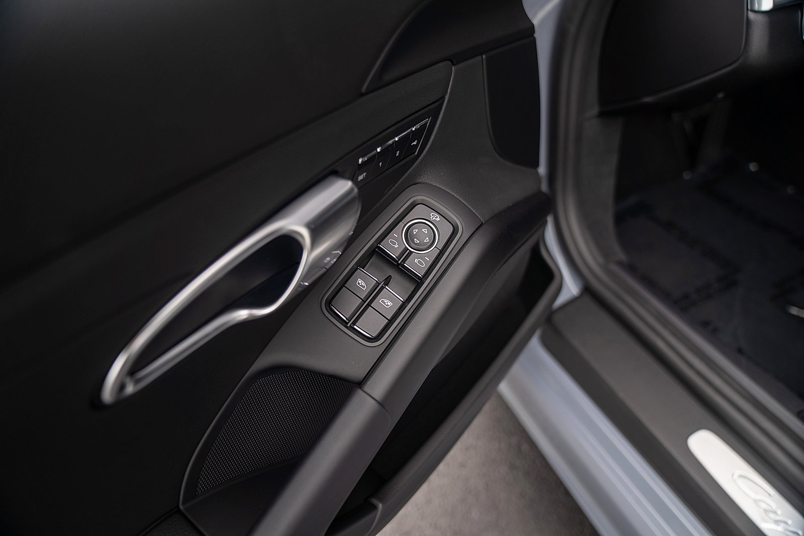 Used 2025 Porsche 718 Cayman RWD image 20