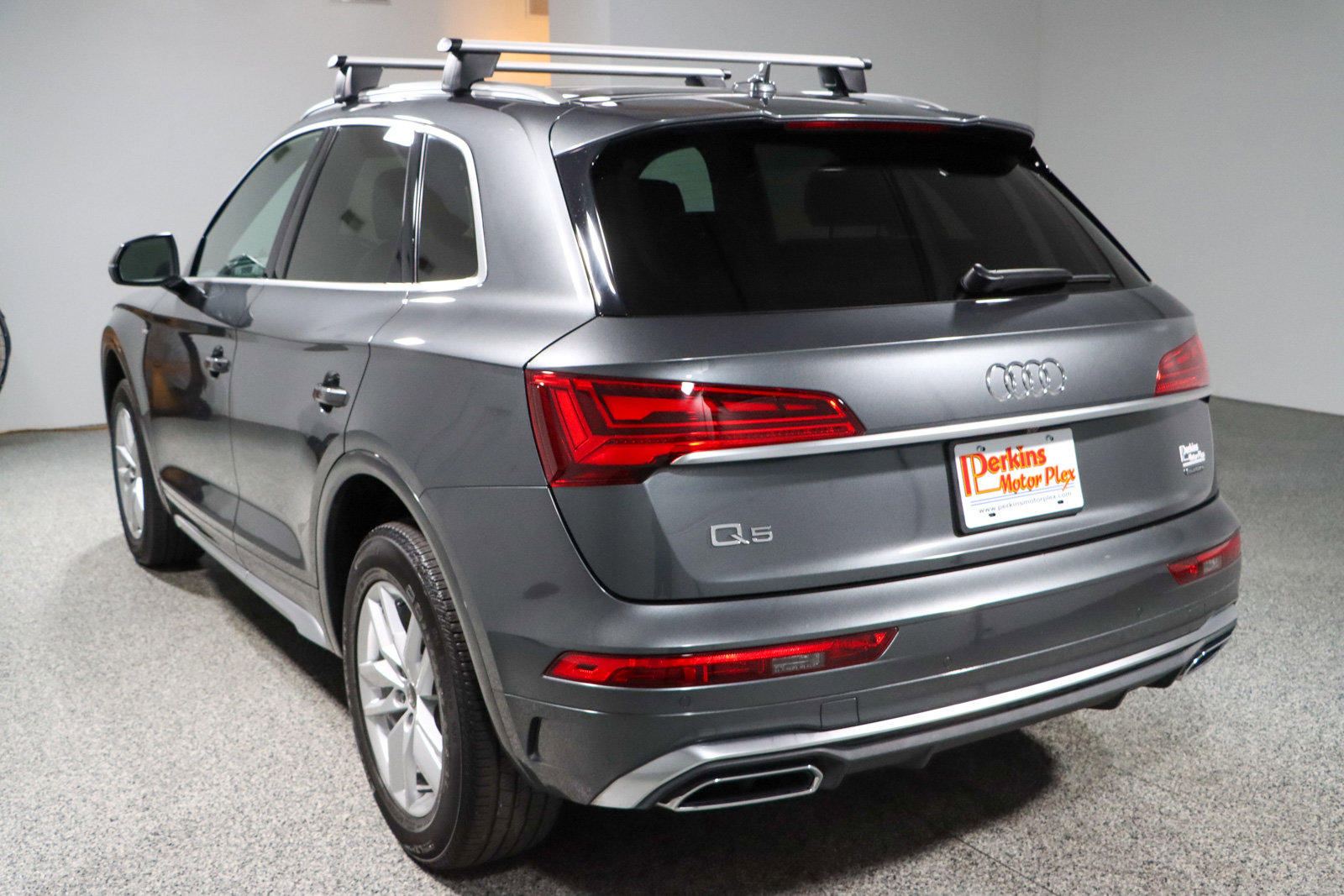 Used 2023 Audi Q5 2.0T Premium w/ Convenience Package image 9