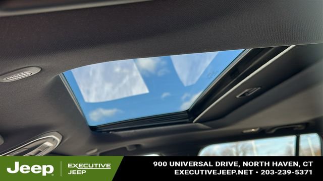 Used 2023 Jeep Grand Cherokee Altitude AWD/4WD image 11