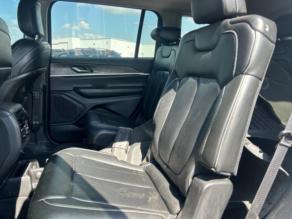 Used 2023 Jeep Grand Cherokee L Limited AWD/4WD image 7