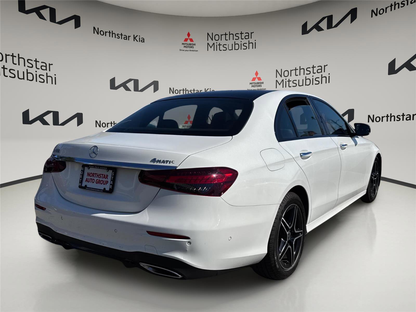 Used 2022 Mercedes-Benz E 350 4MATIC Sedan w/ AMG Line Exterior image 4
