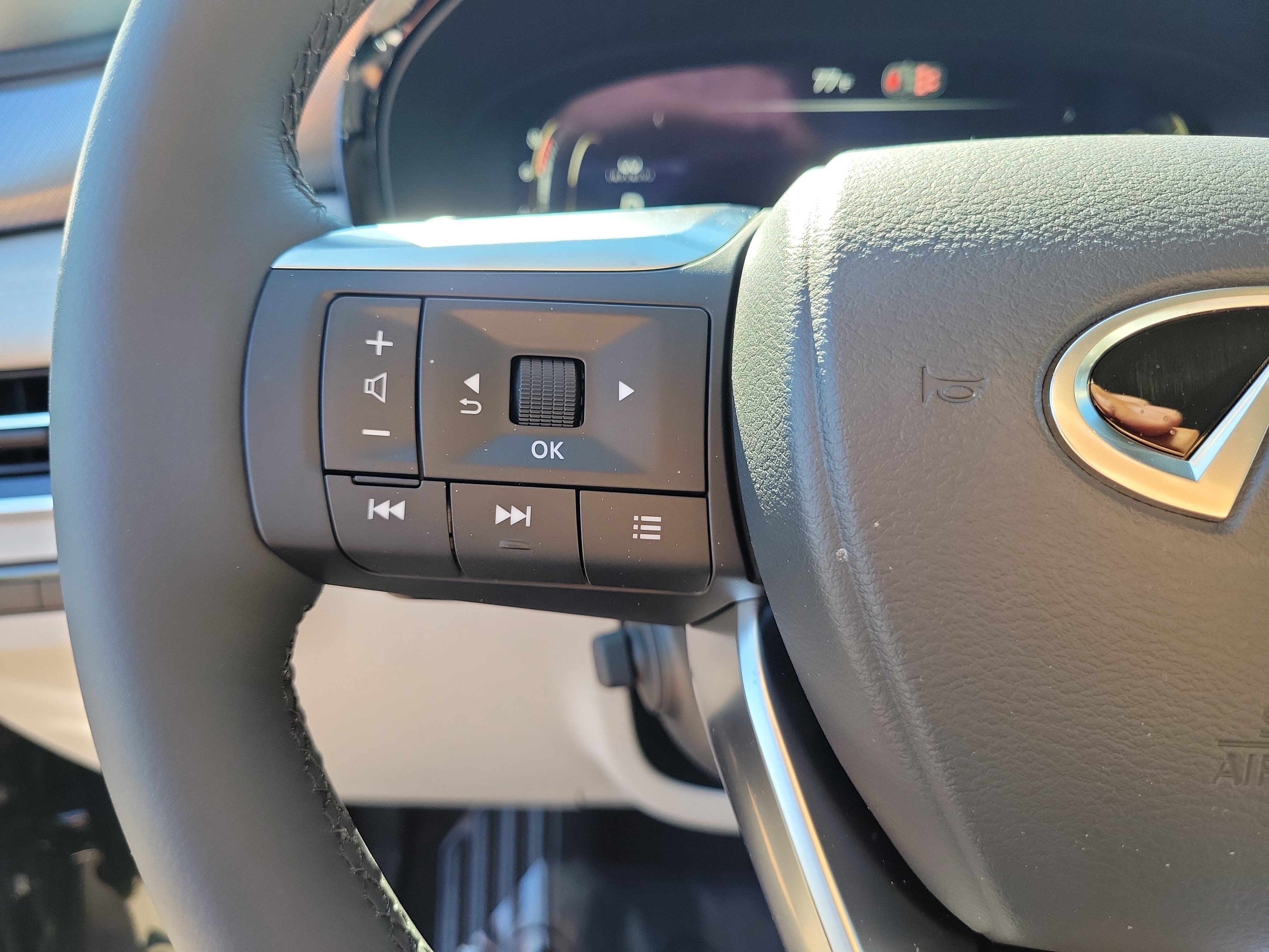 New 2026 INFINITI QX60 Luxe w/ Family Package image 14