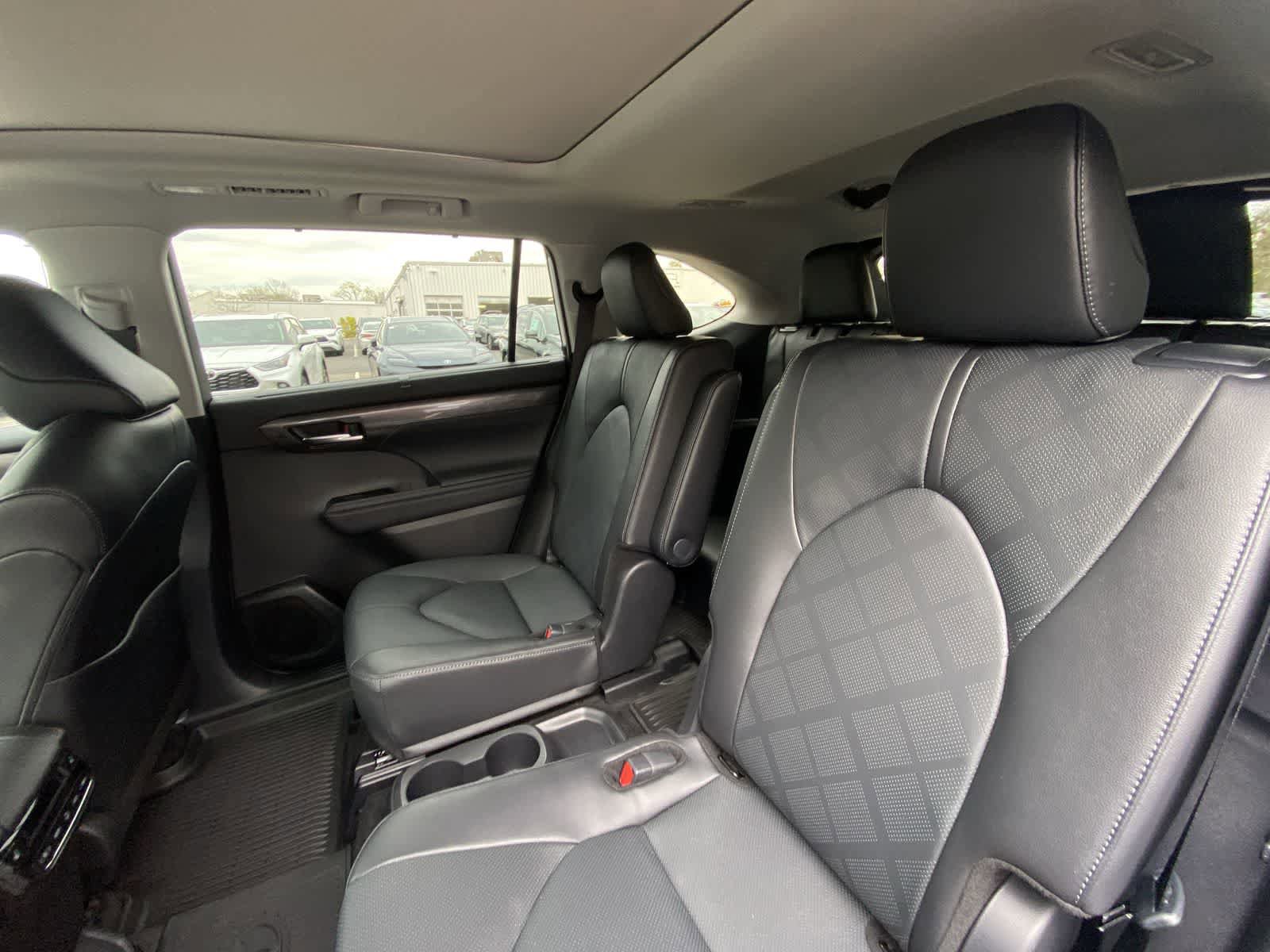Certified 2025 Toyota Highlander Platinum image 23
