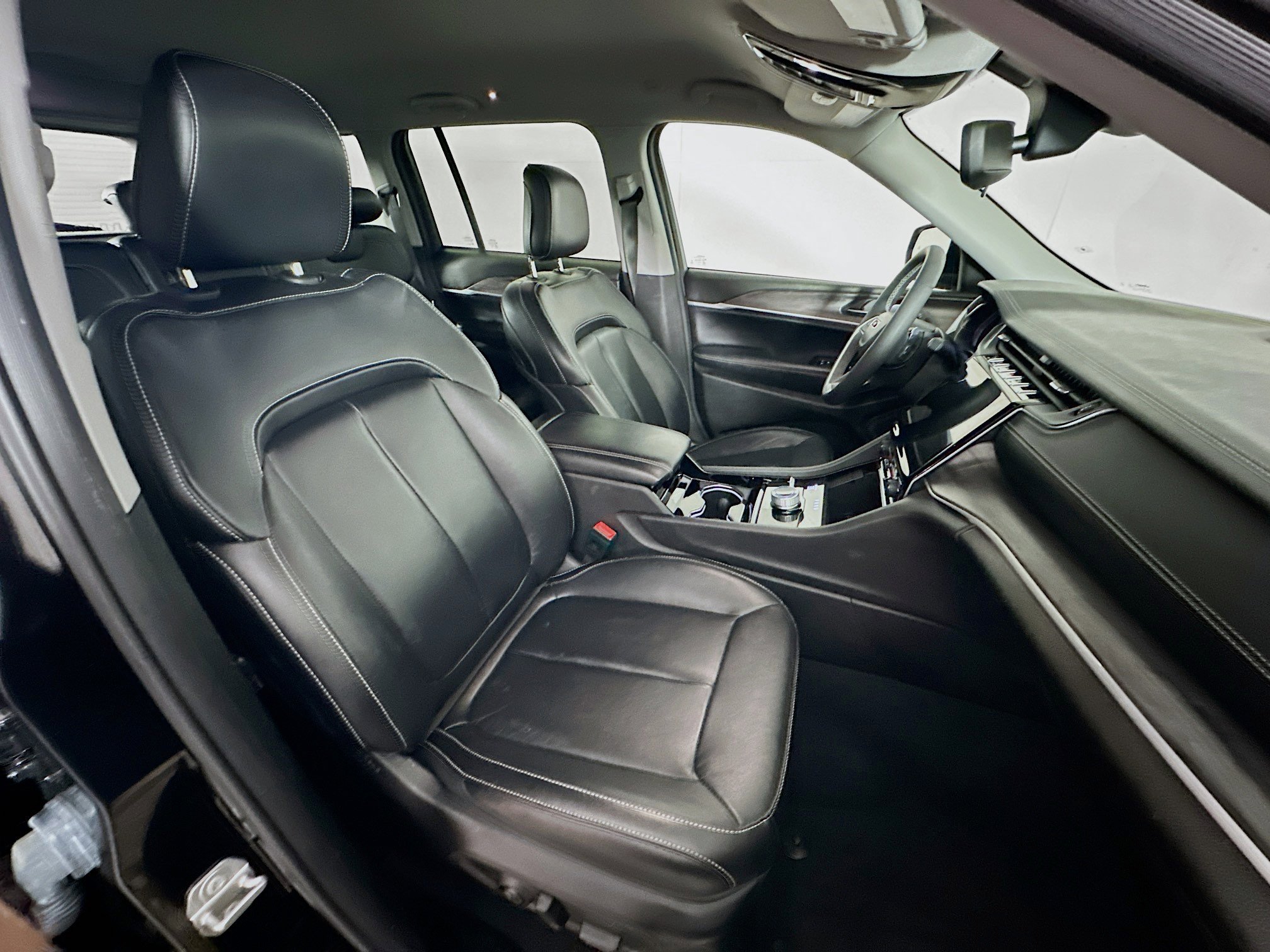 Used 2023 Jeep Grand Cherokee Limited w/ Trailer Tow Prep Group (B) image 31