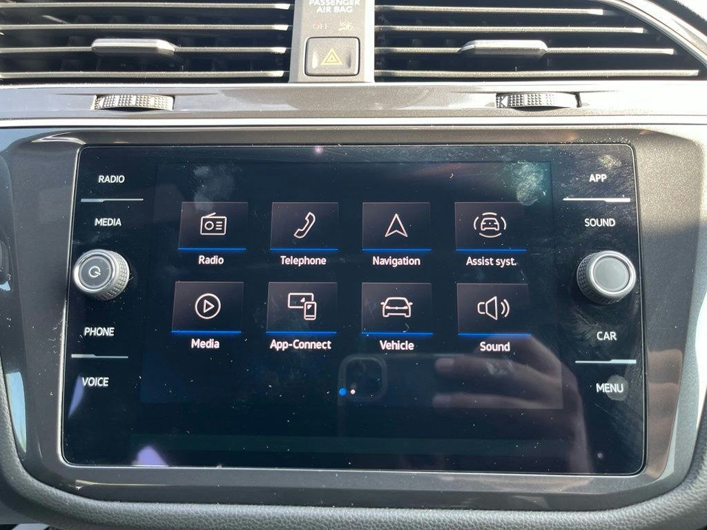 Certified 2024 Volkswagen Tiguan SE R-Line AWD/4WD image 20