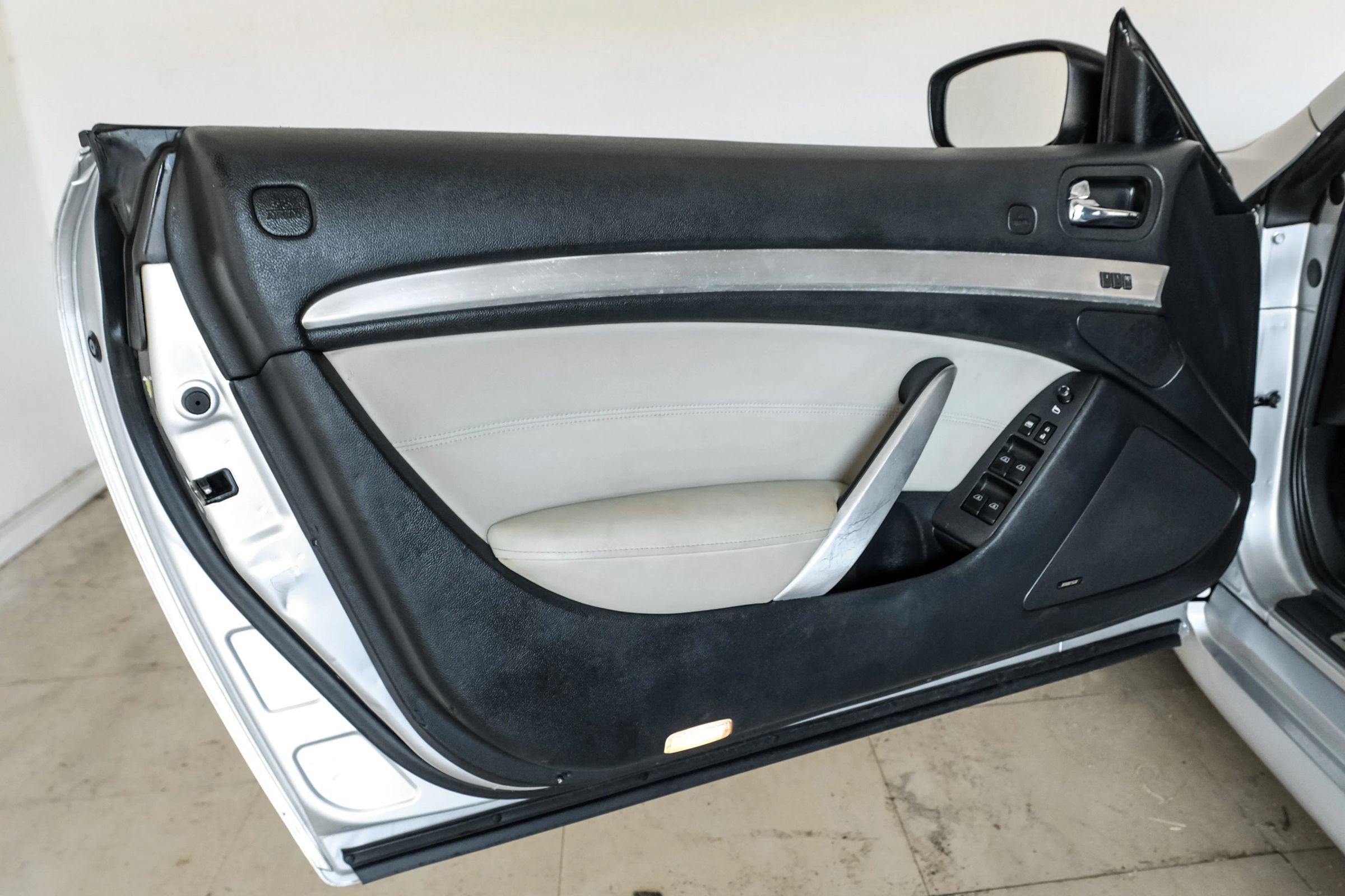 Used 2009 INFINITI G37 Convertible w/ Premium Pkg RWD image 35