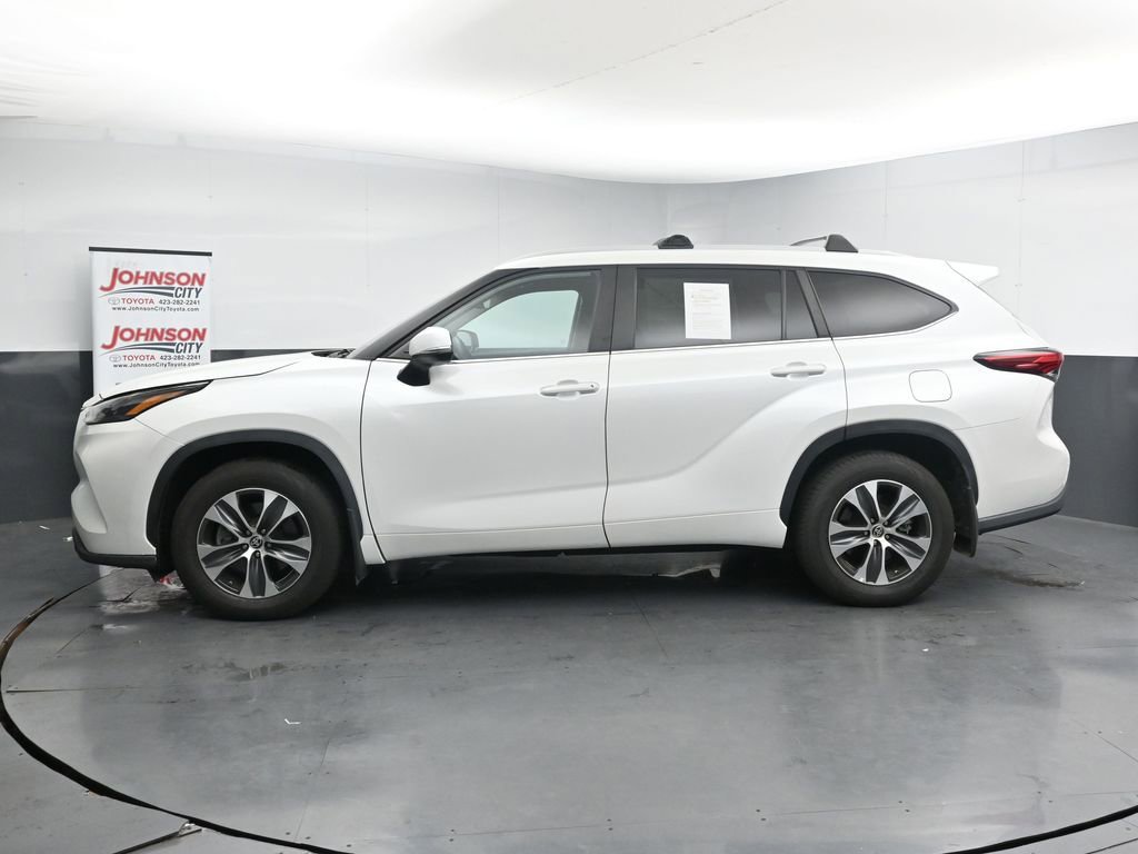 Used 2023 Toyota Highlander XLE AWD/4WD image 5