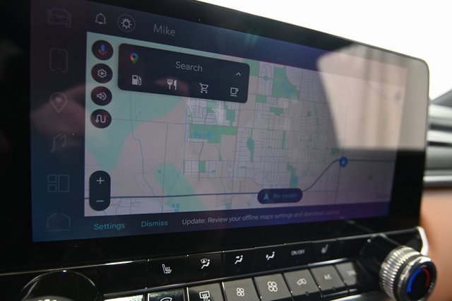 Used 2024 GMC Canyon AT4 image 7