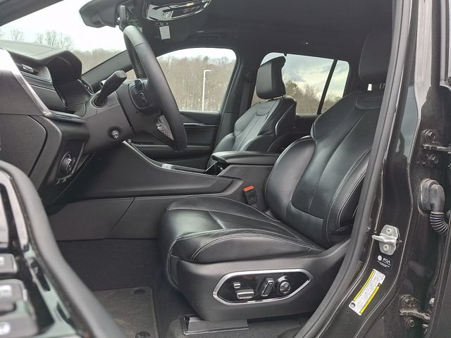 Used 2024 Jeep Grand Cherokee Overland w/ Adv Protech Group III AWD/4WD image 13