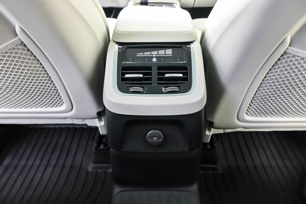 Certified 2025 Volvo XC90 T8 Core w/ Protection Package AWD/4WD image 21