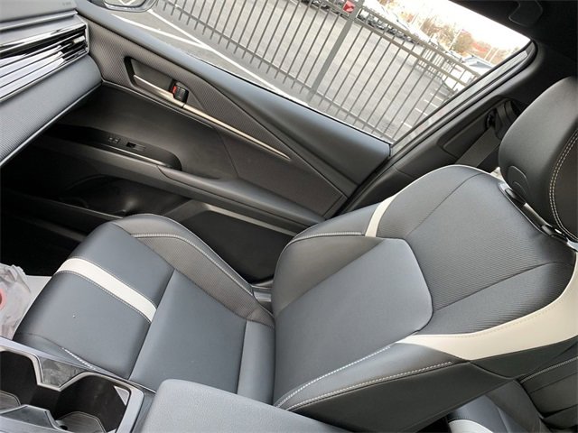 Used 2025 Toyota Camry SE image 29