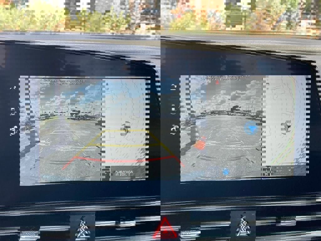 Used 2025 Hyundai Elantra Limited image 19