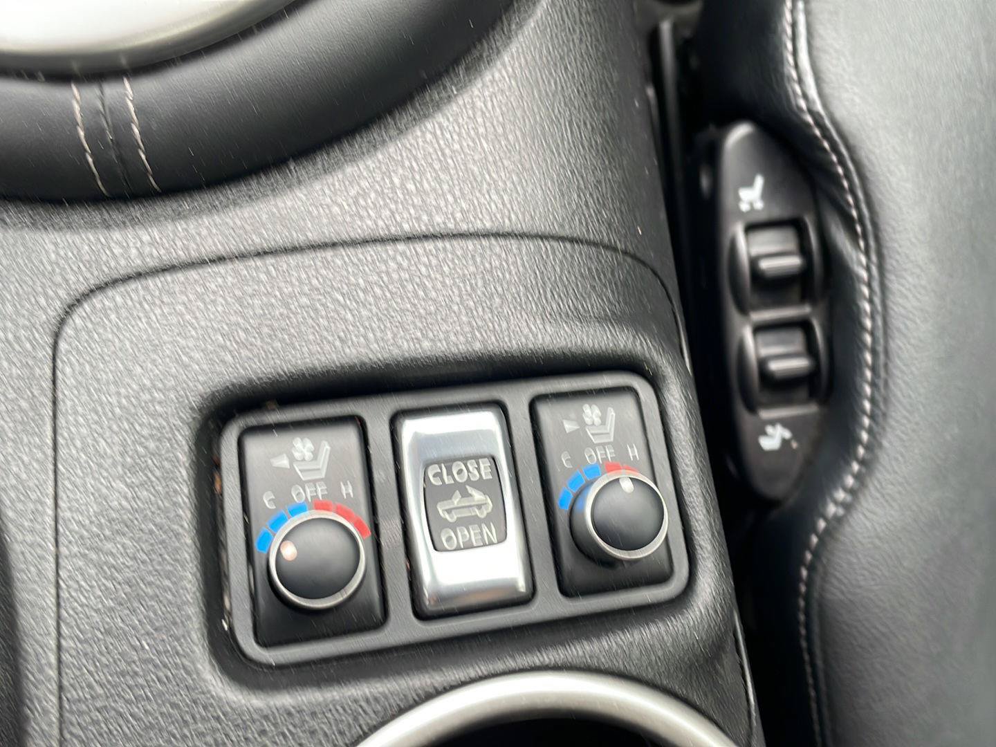 Used 2018 Nissan 370Z Touring RWD image 10