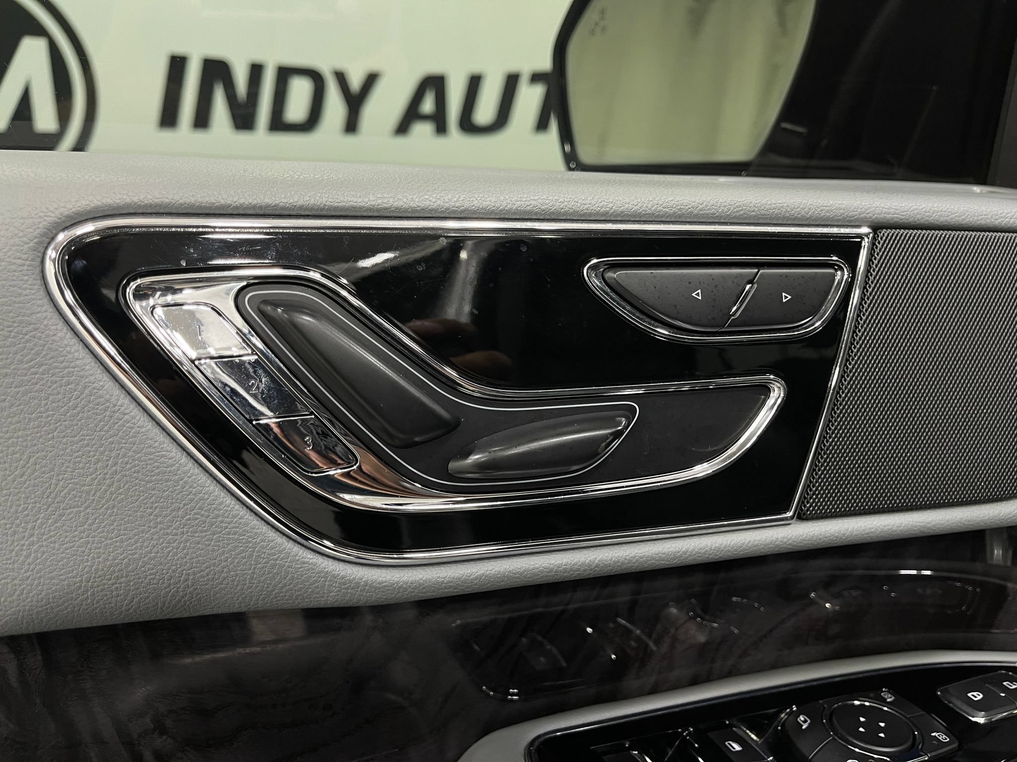 Used 2019 Lincoln Navigator Select AWD/4WD image 16