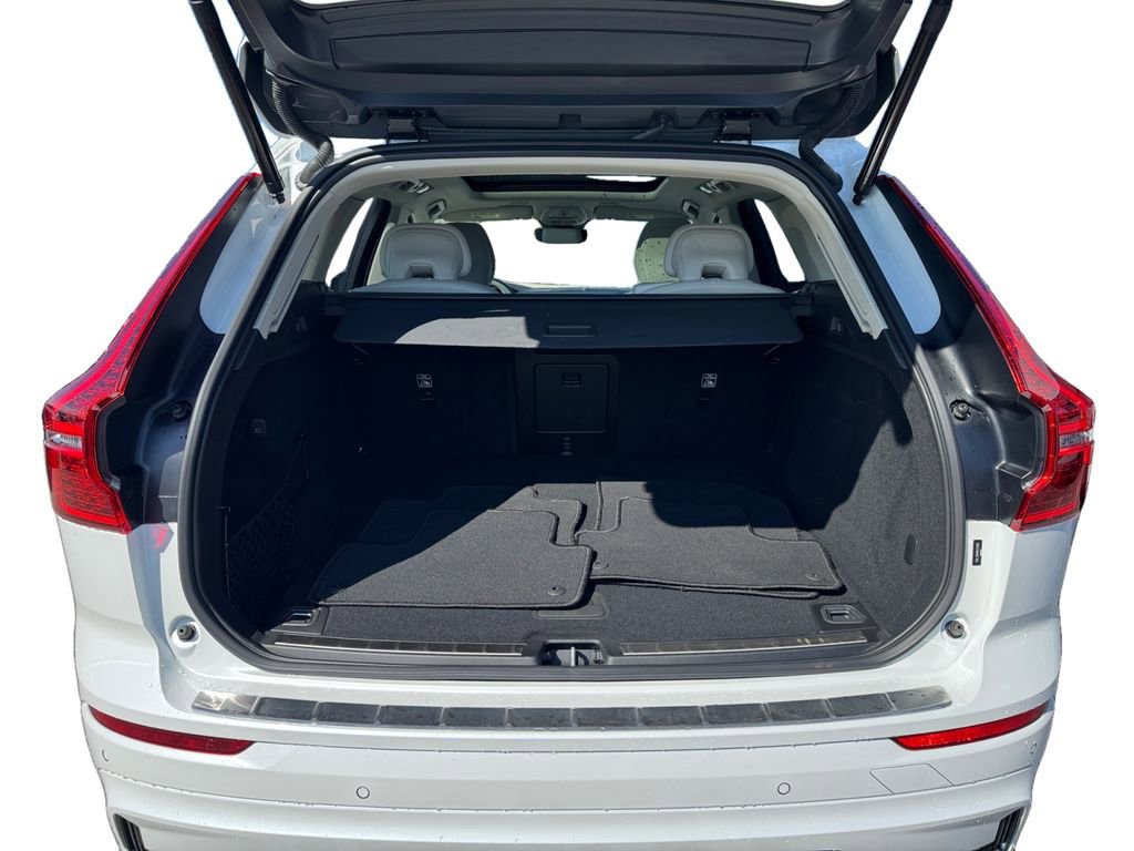 Certified 2024 Volvo XC60 B5 Ultimate w/ Protection Package Premier AWD/4WD image 6