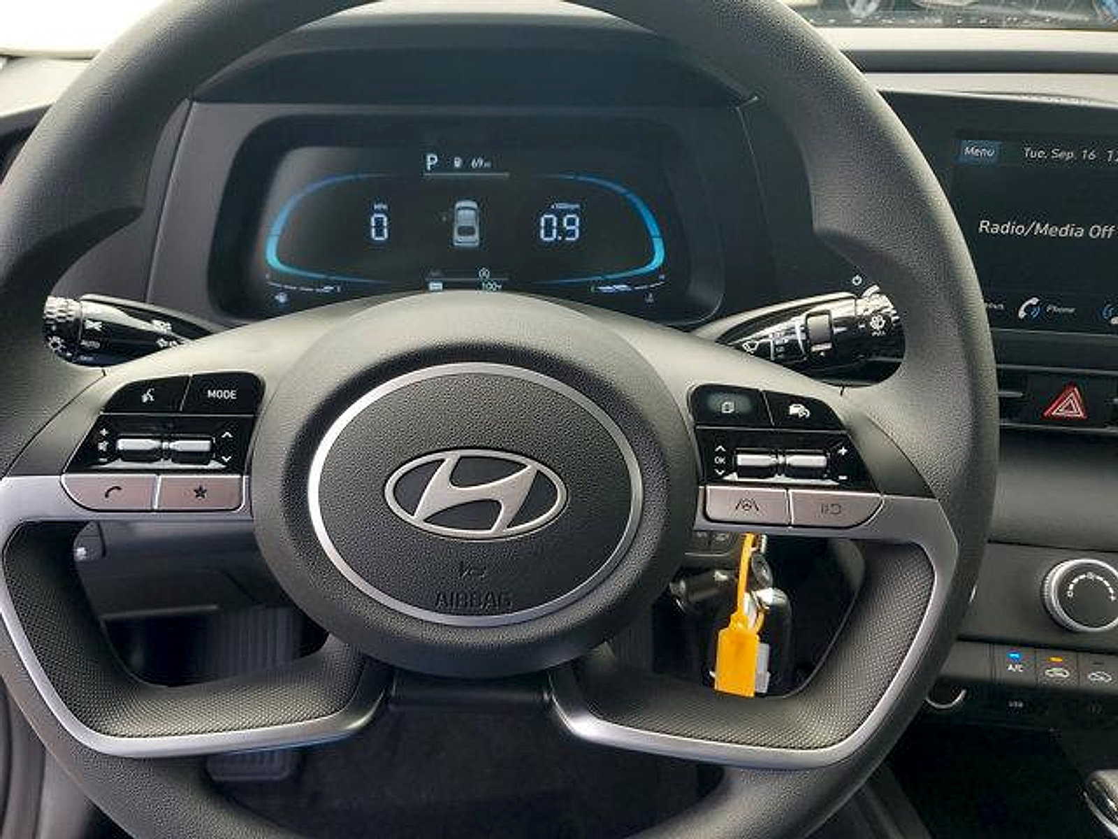 New 2025 Hyundai Elantra SE FWD image 7