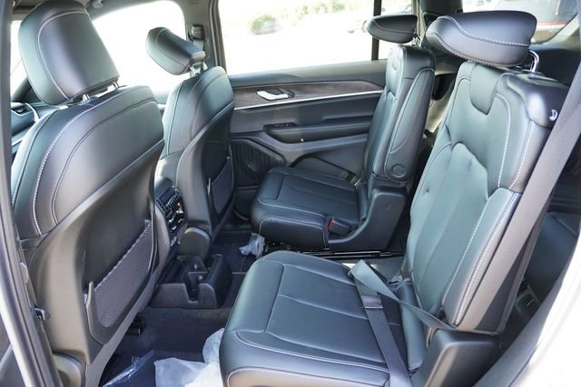 New 2025 Jeep Grand Cherokee L Limited w/ Trailer Tow Package image 11