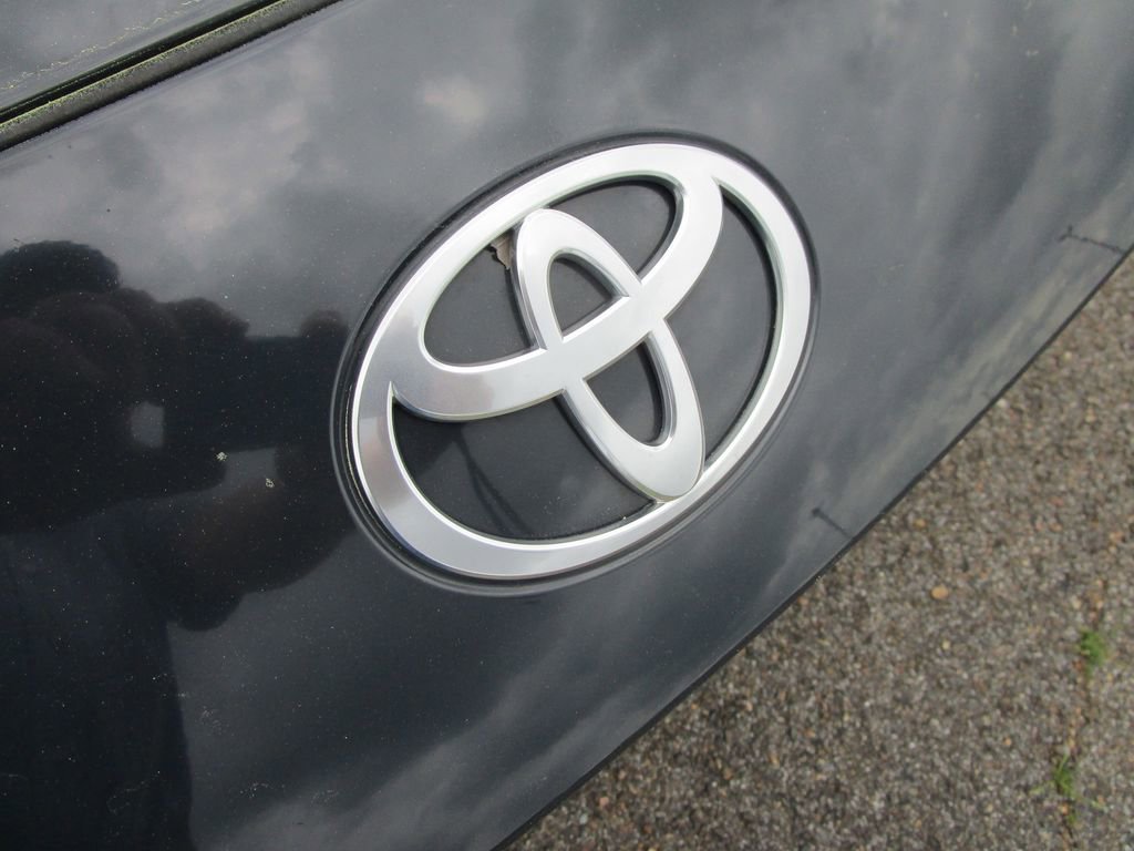 Used 2025 Toyota Camry LE image 19