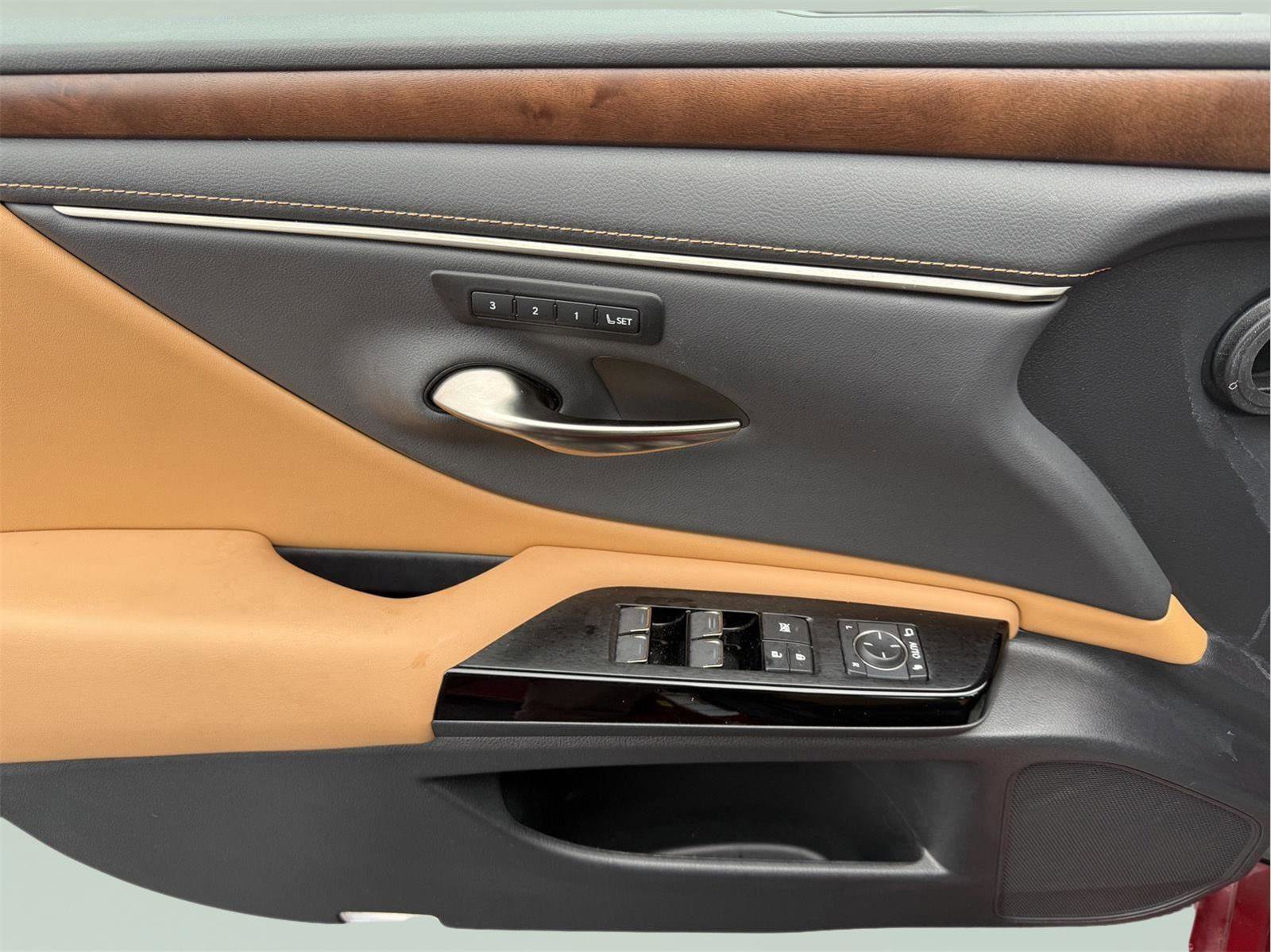 Certified 2023 Lexus ES 250 w/ Premium Package image 9