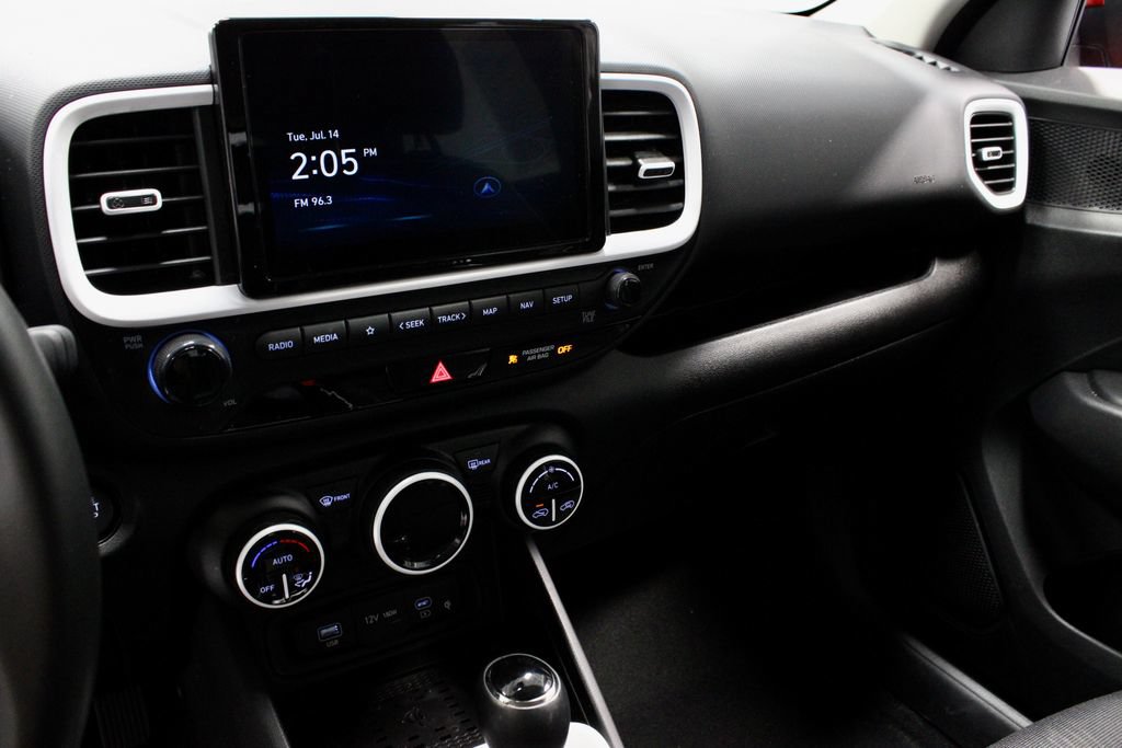 Certified 2025 Hyundai Venue Limited FWD image 31