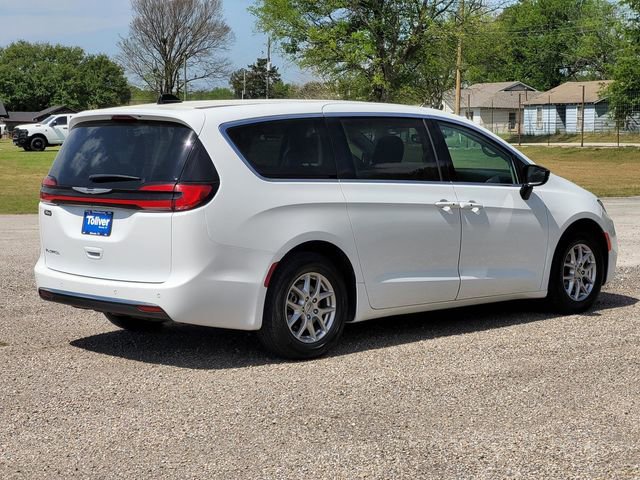 Used 2024 Chrysler Pacifica Touring-L image 5