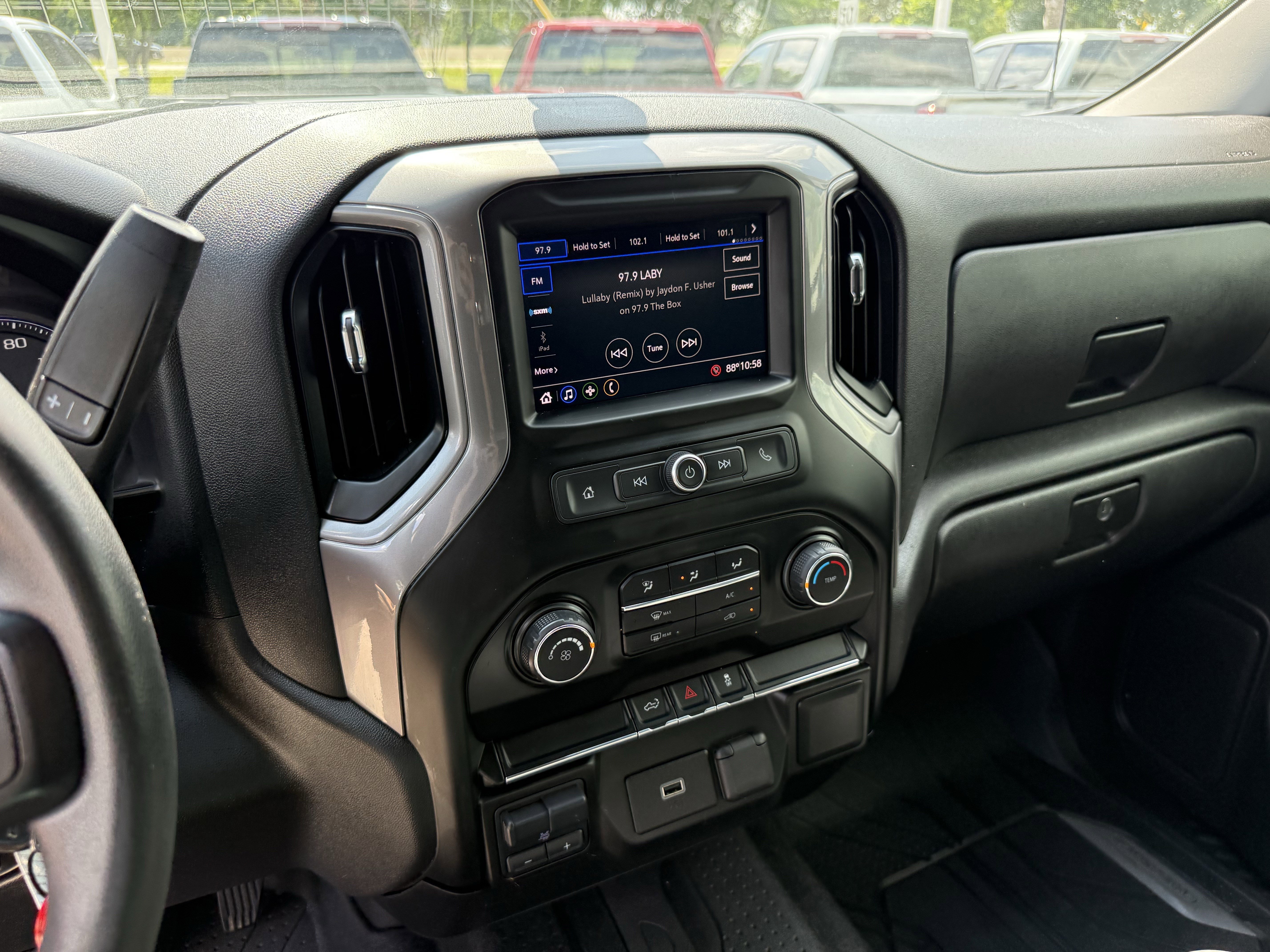 Used 2020 Chevrolet Silverado 1500 Custom w/ Custom Max Trailering Package AWD/4WD image 18