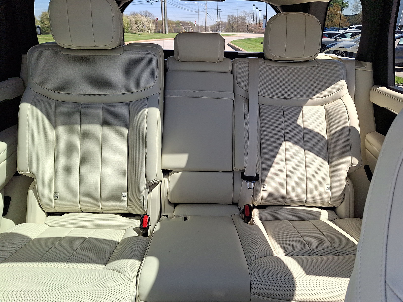 New 2026 Land Rover Range Rover Long Wheelbase SE AWD/4WD image 16
