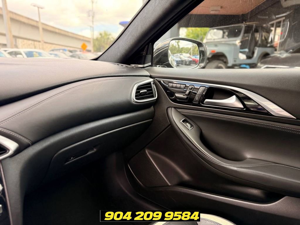 Used 2017 INFINITI QX30 Sport w/ Sport Leather Package FWD image 18