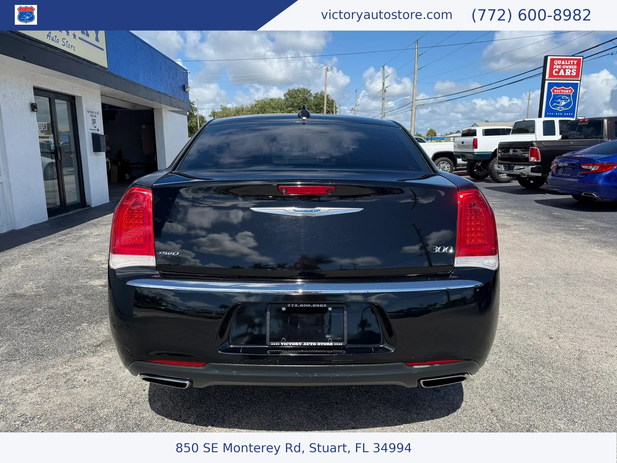 Used 2017 Chrysler 300 Limited AWD/4WD image 4