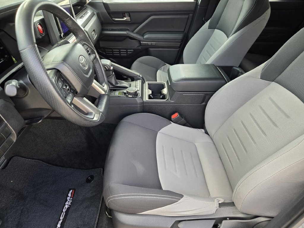Used 2025 Toyota Tacoma TRD Sport AWD/4WD image 9