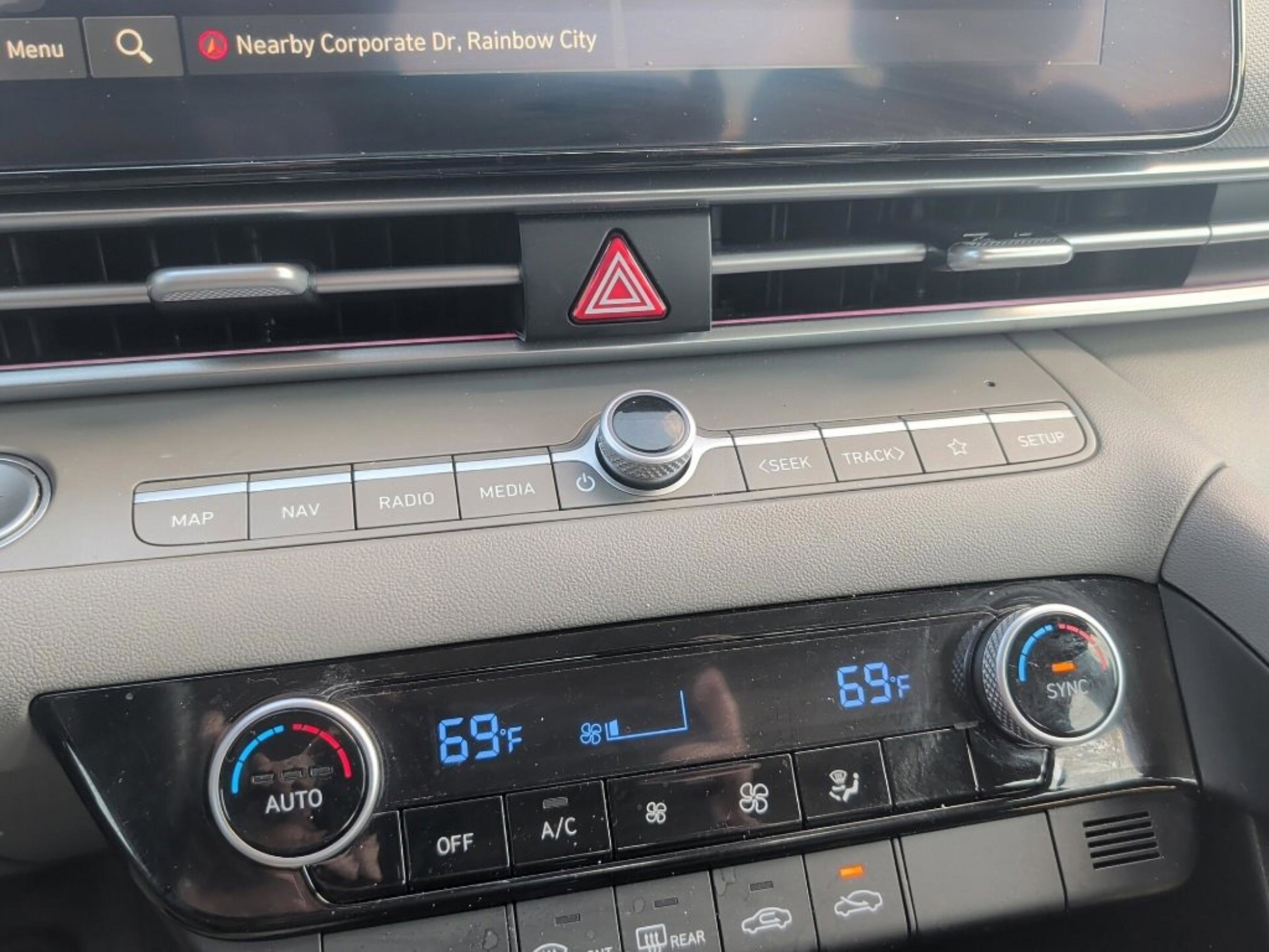 Used 2024 Hyundai Elantra SEL image 19