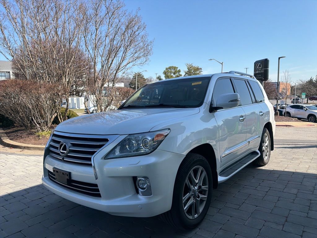 Used 2015 Lexus LX 570 4WD w/ Luxury Package image 28