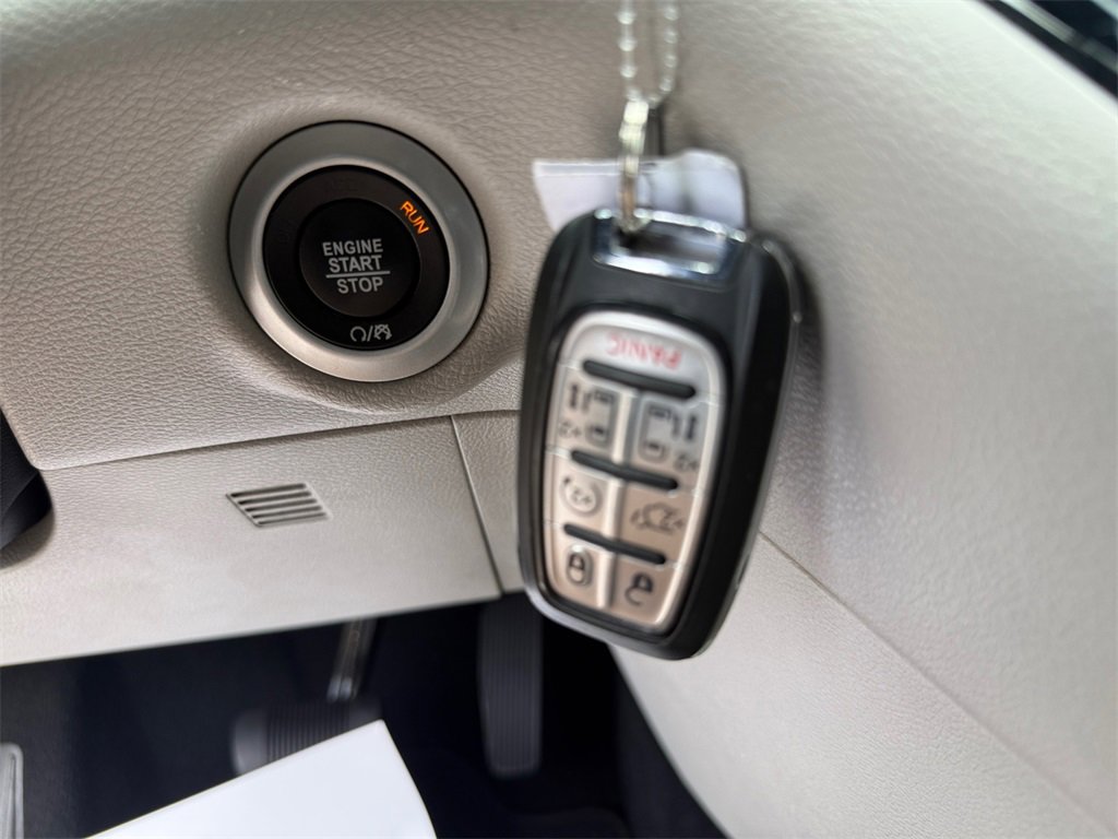 Certified 2023 Chrysler Pacifica Touring-L image 30