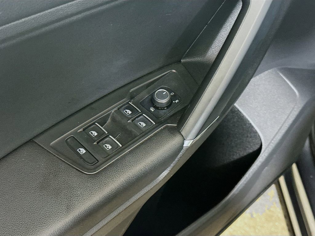Used 2020 Volkswagen Tiguan SE R-Line image 13