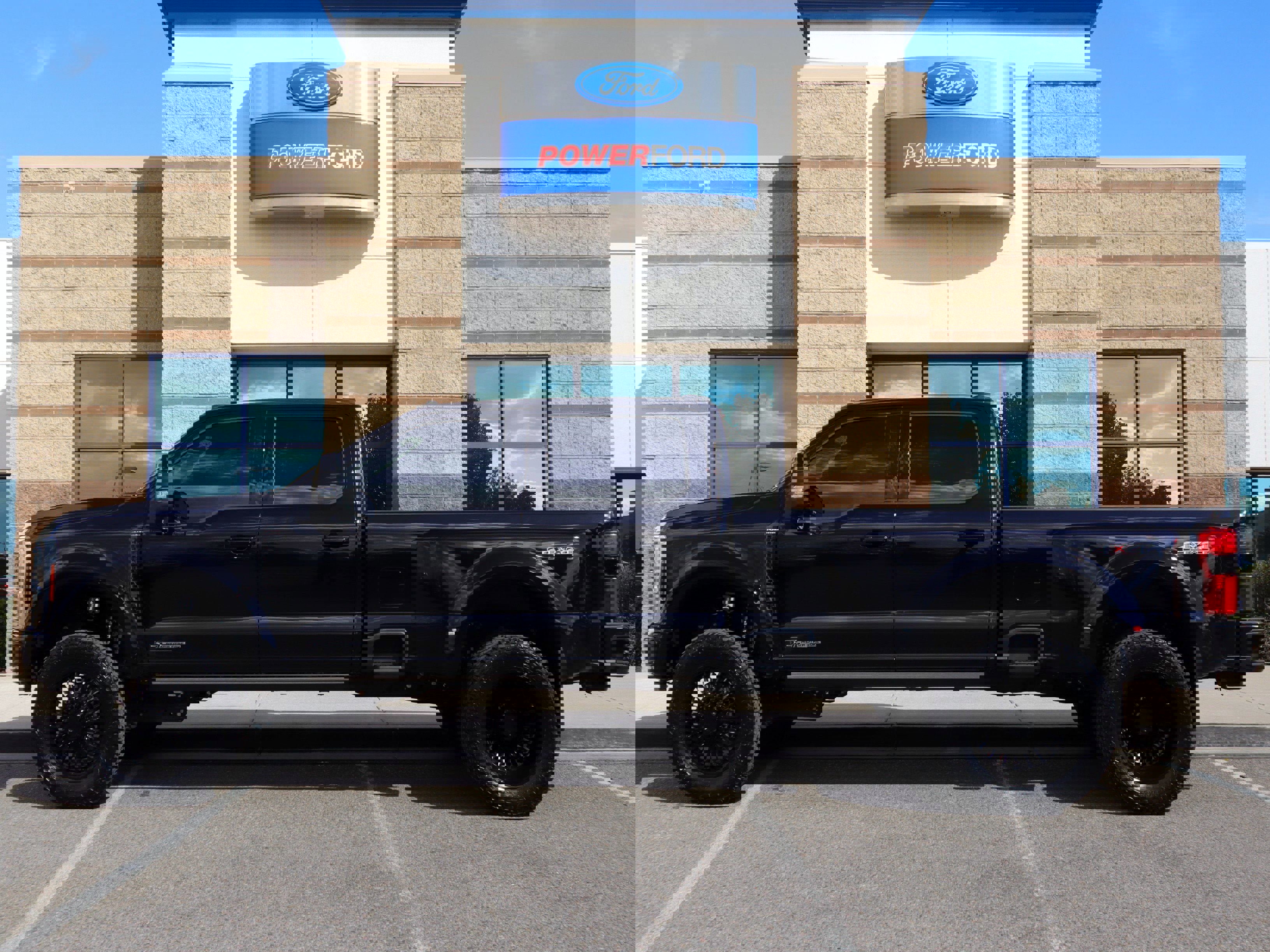 Used 2025 Ford F450 Platinum image 9