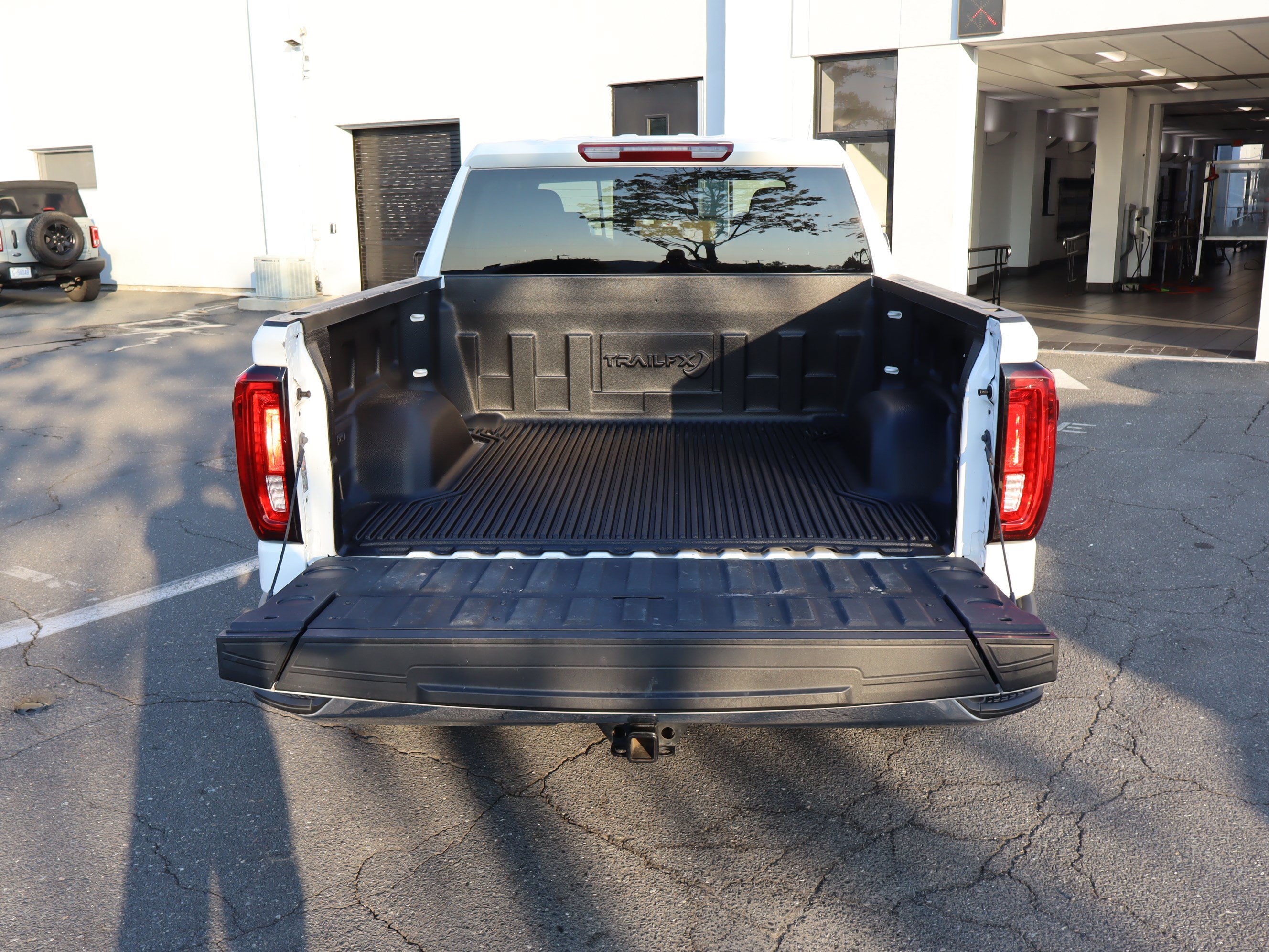 Used 2025 GMC Sierra 1500 SLT AWD/4WD image 13