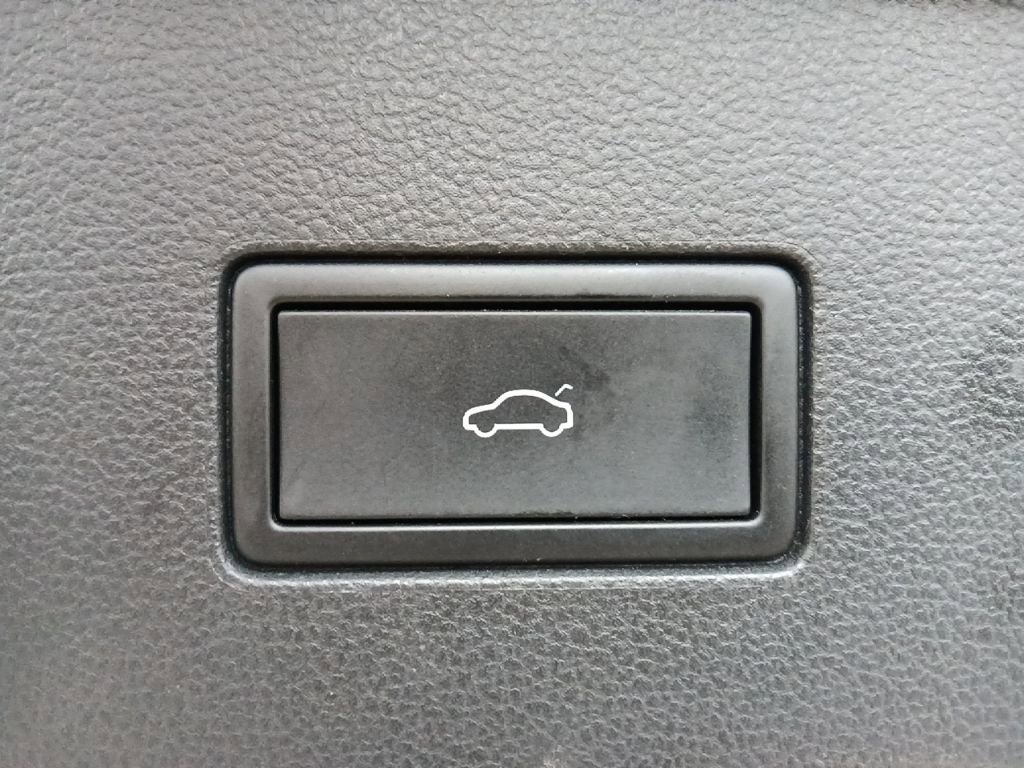 Used 2024 Volkswagen Atlas SE image 34