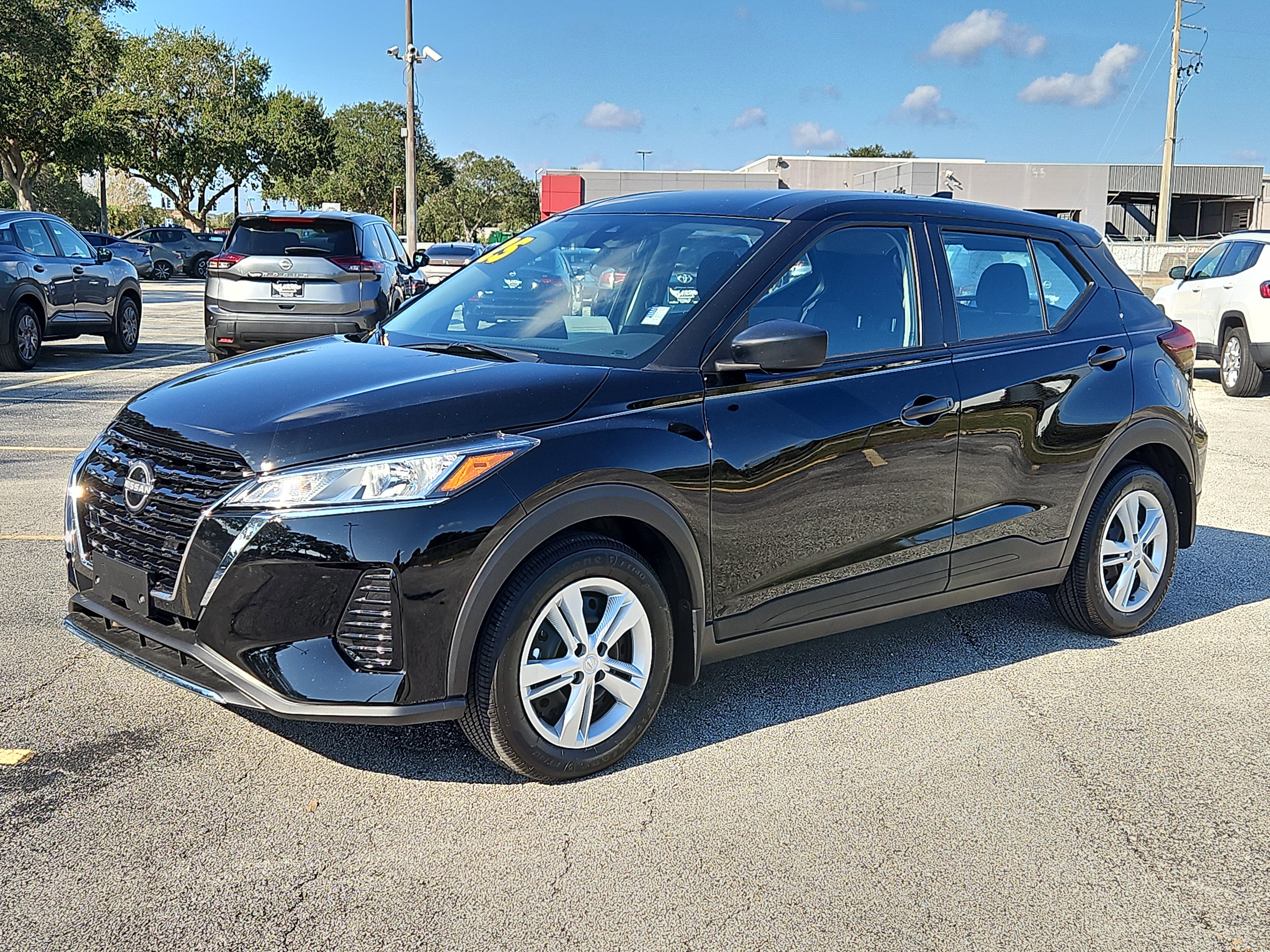Used 2025 Nissan Kicks Play S FWD image 2