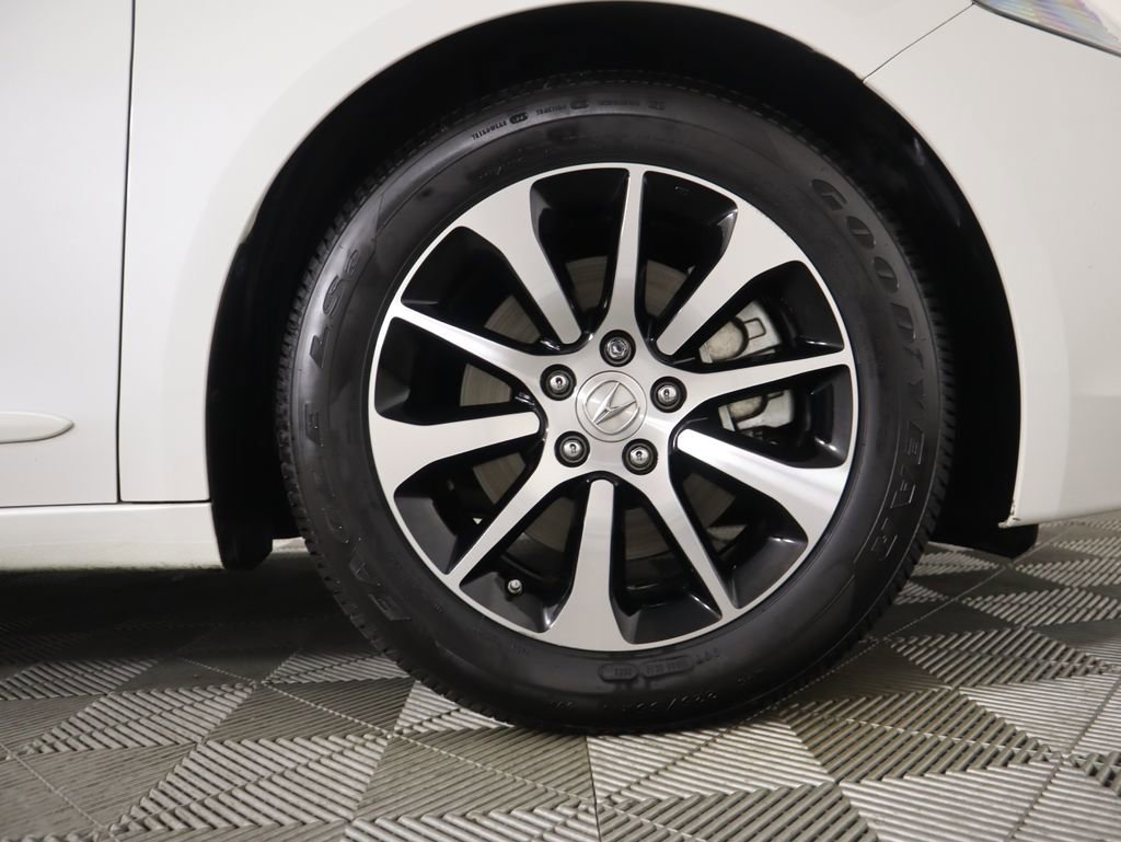 Used 2015 Acura TLX w/ Technology Package image 32